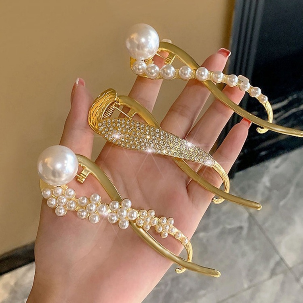 Elegant Glitter Pearl Hair Cli - đánh giá và giá Lifestyle In Korean